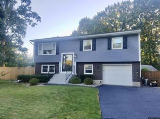 5 Village Park Dr, Albany, NY 12205