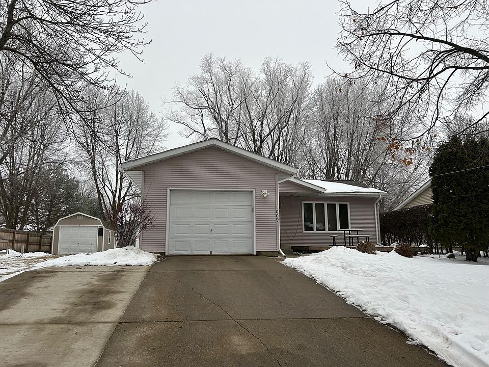 1st image of 1009 Olena Ave SE
