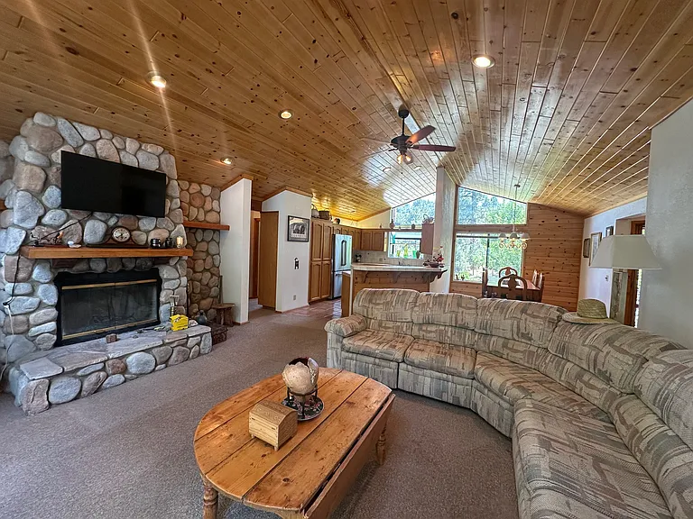 15208 Chestnut Dr — Photo 3
