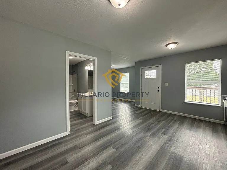123 W North G St — Photo 2