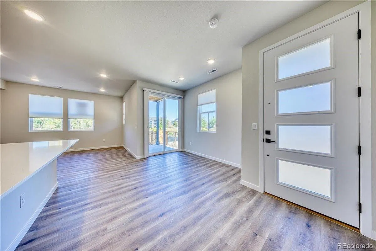 3 bed, 2.5 bath, 1654 sqft, $2,850 — Photo 3