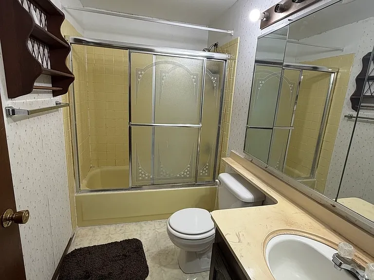805 Bishop Ct #H — Photo 11