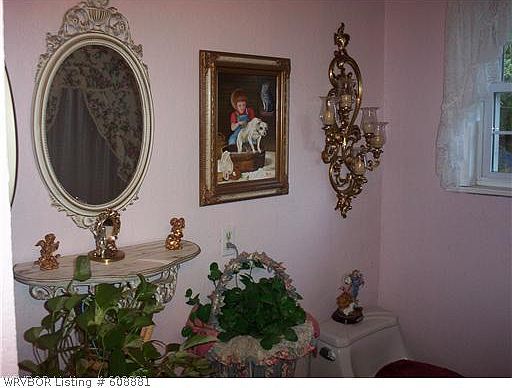 4th image of 826 N Jackson Ave