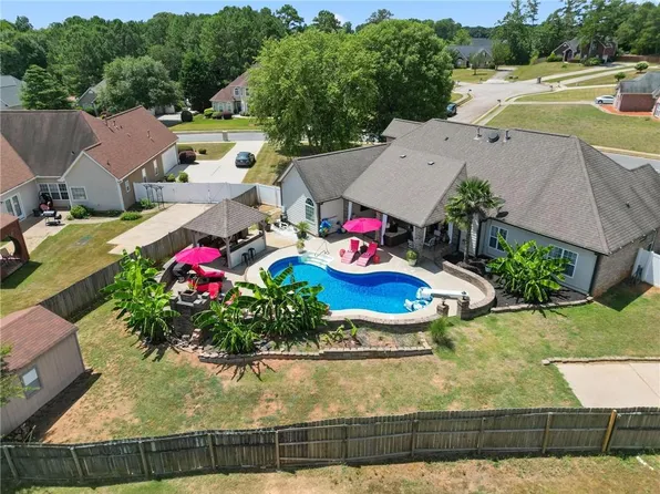 324 Glouchester Dr, Locust Grove, GA 30248