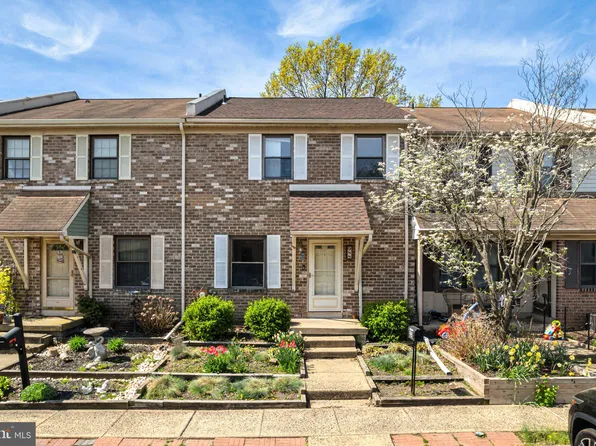 988 Beechwood Pl, Warminster, PA 18974