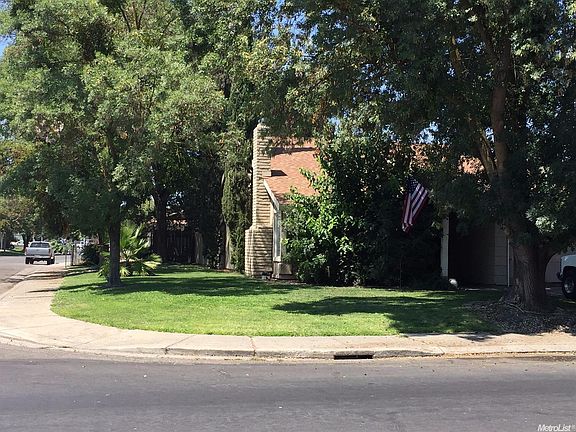3rd image of 8703 Cherbourg Way