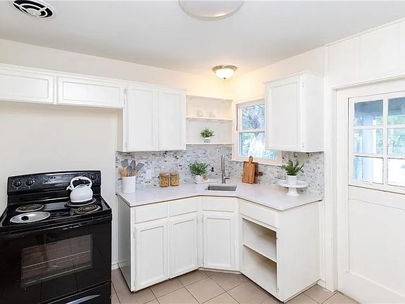 3rd image of 4429 Moravian Dr