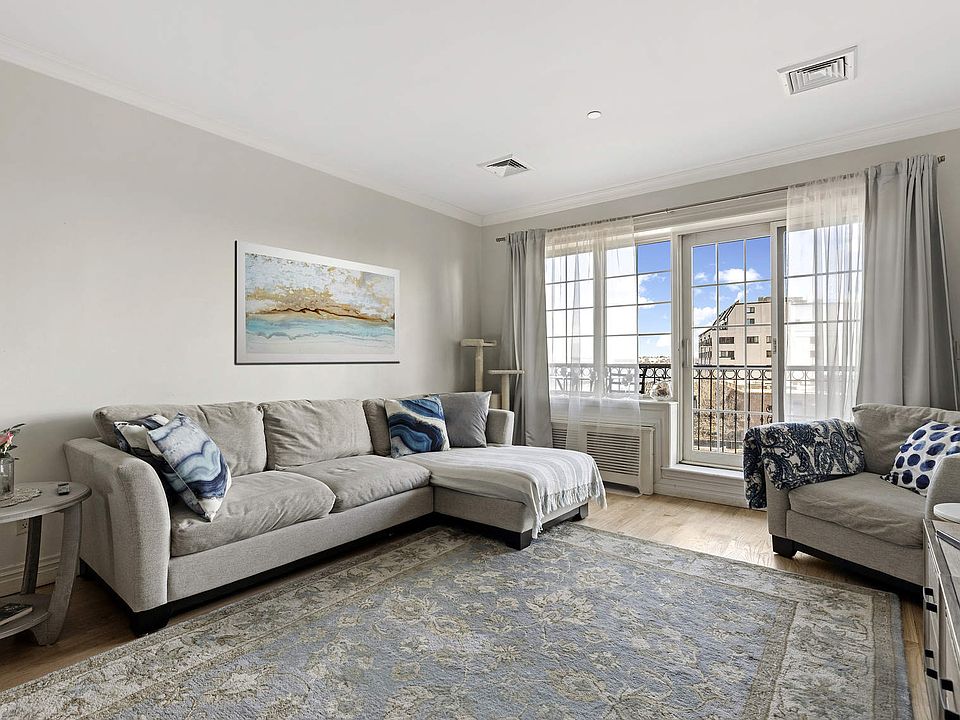 1st image of 153 Bay St #3C