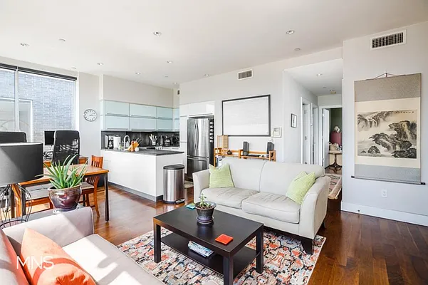 Sold by MNS | media 1