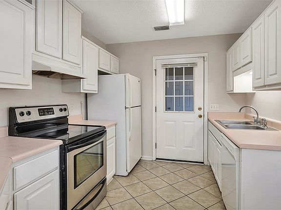 3rd image of 202 Nell Leone Dr