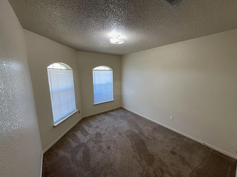 4004 Riverrock Dr — Photo 3