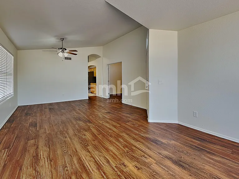 10262 W Patrick Ln — Photo 8
