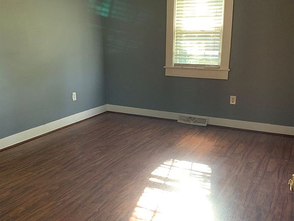 5th image of 608 Linden Pl