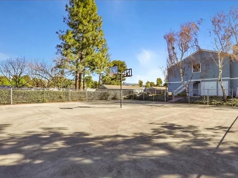 1460 Four Oaks Cir — Photo 20