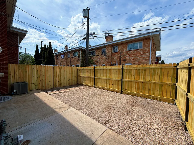 170 E Northwest Hwy #I — Photo 13