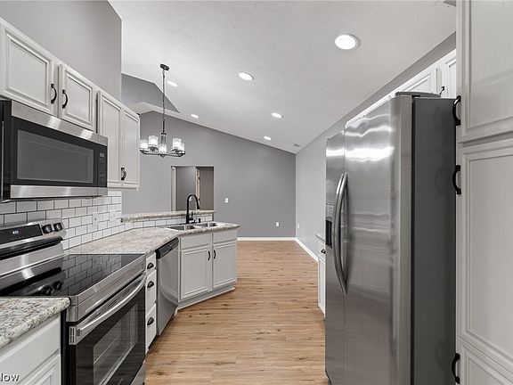 3rd image of 1365 Laurenbrook Ln NE