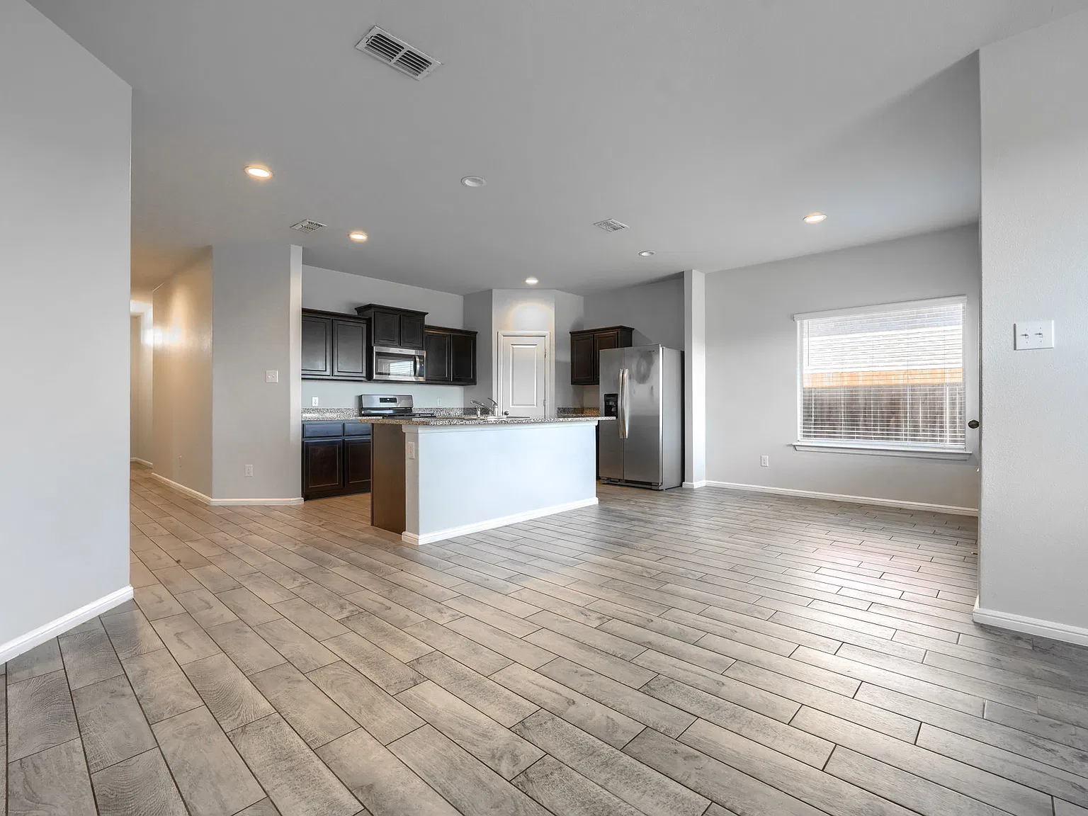 4 bed, 1587 sqft, $2,149 — Photo 4