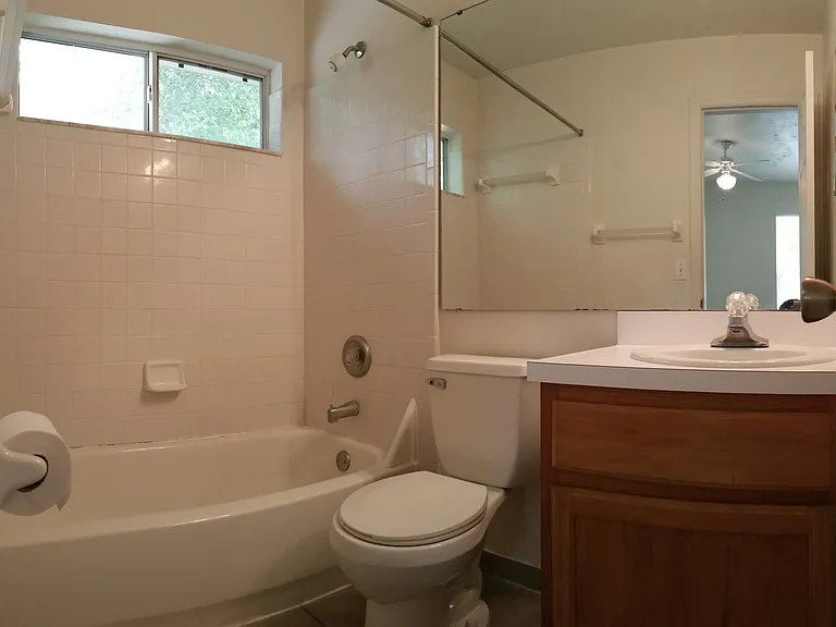 1710 NW 7th St #401 — Photo 12