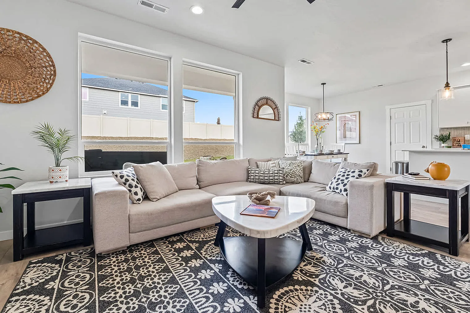 5 bed, 2.0 bath, 2992 sqft, $9,388 — Photo 3