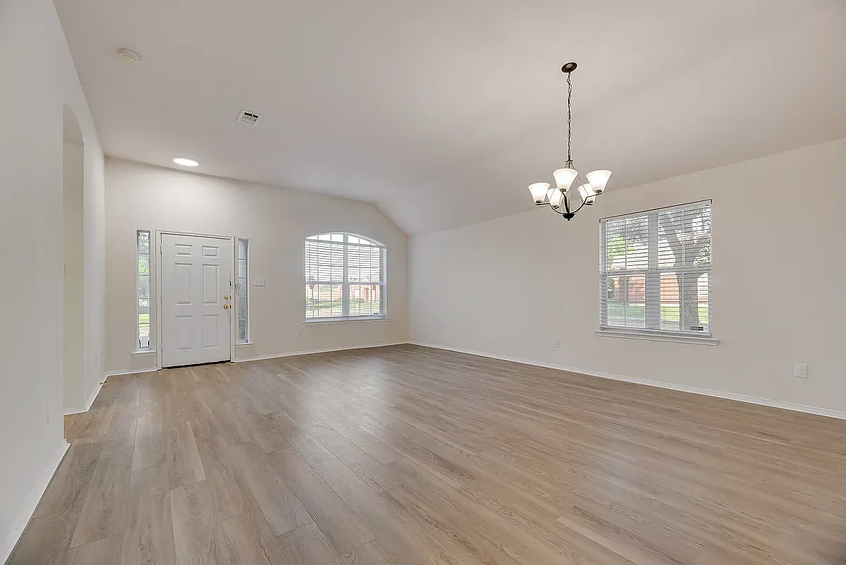 4 bed, 2179 sqft, $3,100 — Photo 3