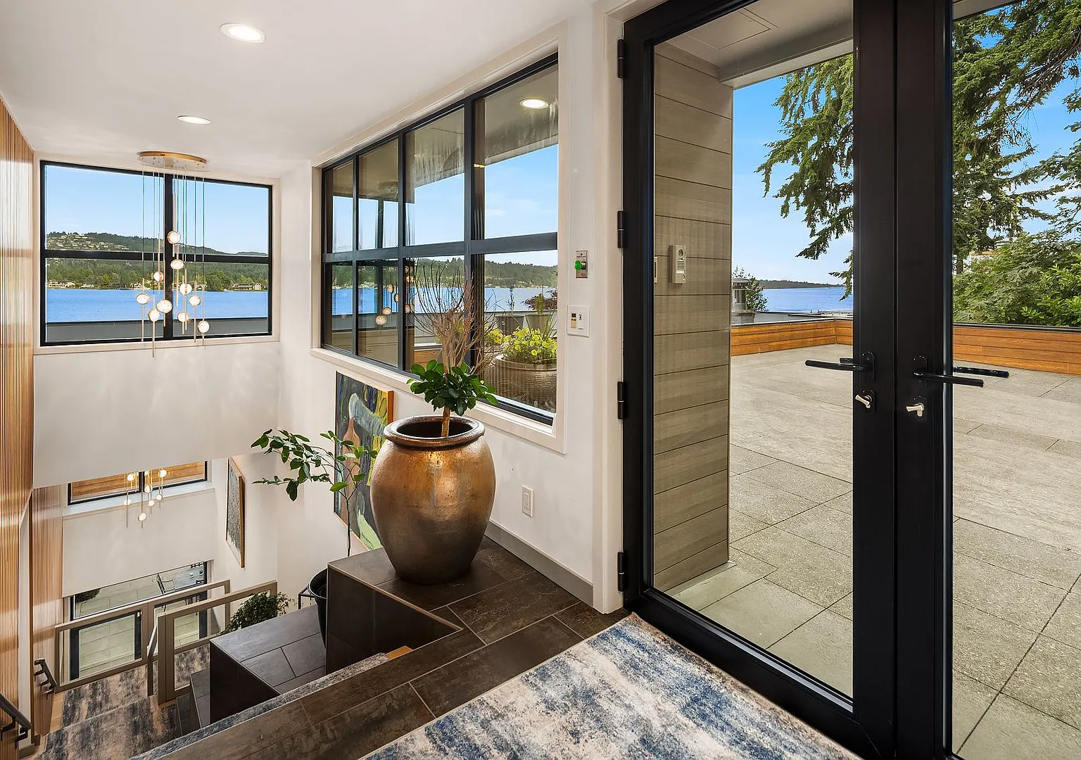5Bd/4Ba Mercer Island Home — Photo 2