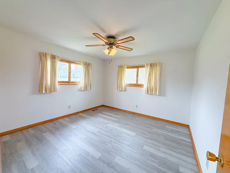 927 E Jefferson St — Photo 17