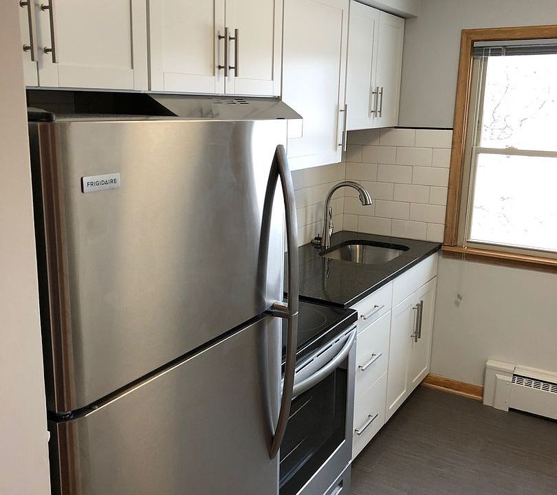 1st image of 636 Larpenteur Ave W APT 10