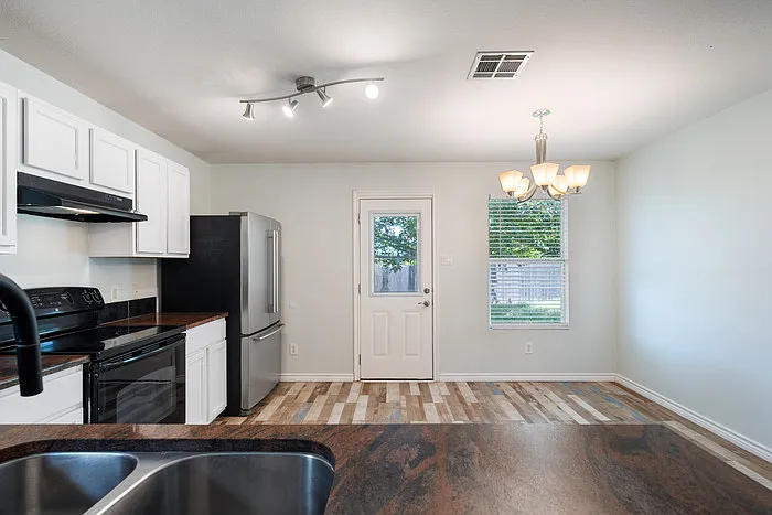 111 Quail Hollow Dr — Photo 4