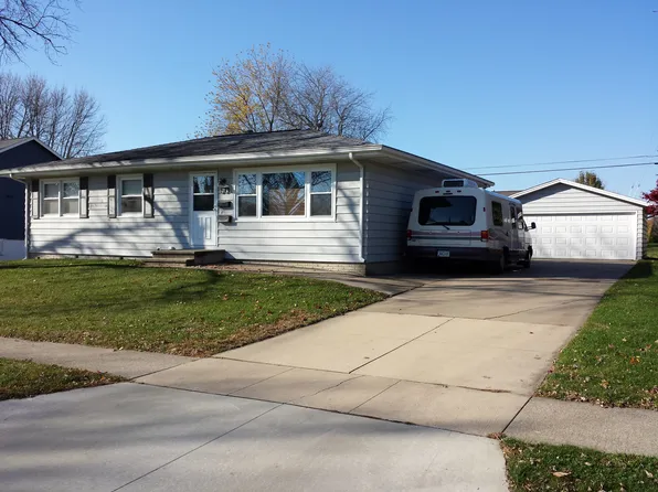50 14th Ave, Hiawatha, IA 52233