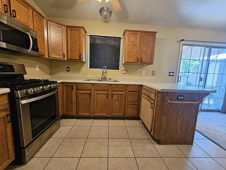 2932 E Casa Bonita — Photo 4