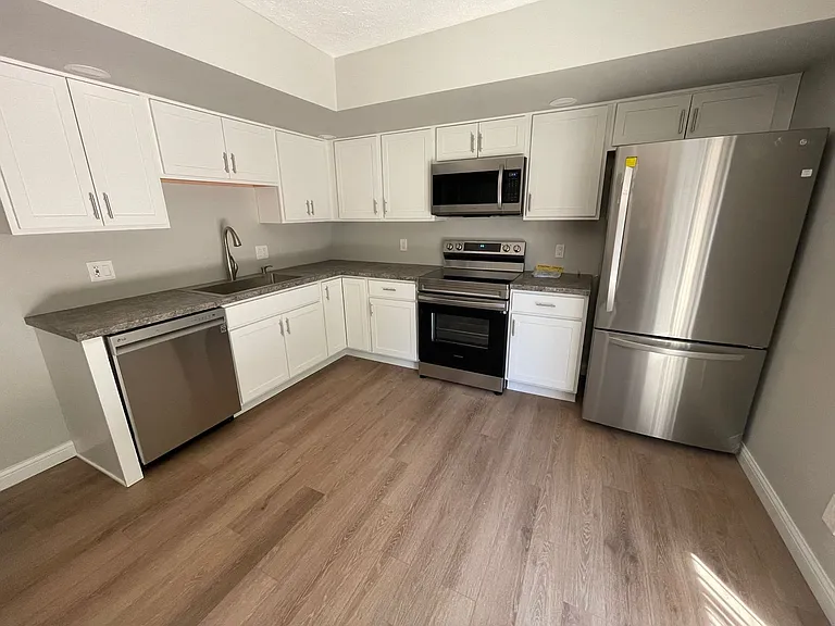 108 Carmae St — Photo 4