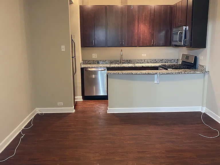 432 W Belmont — Photo 18