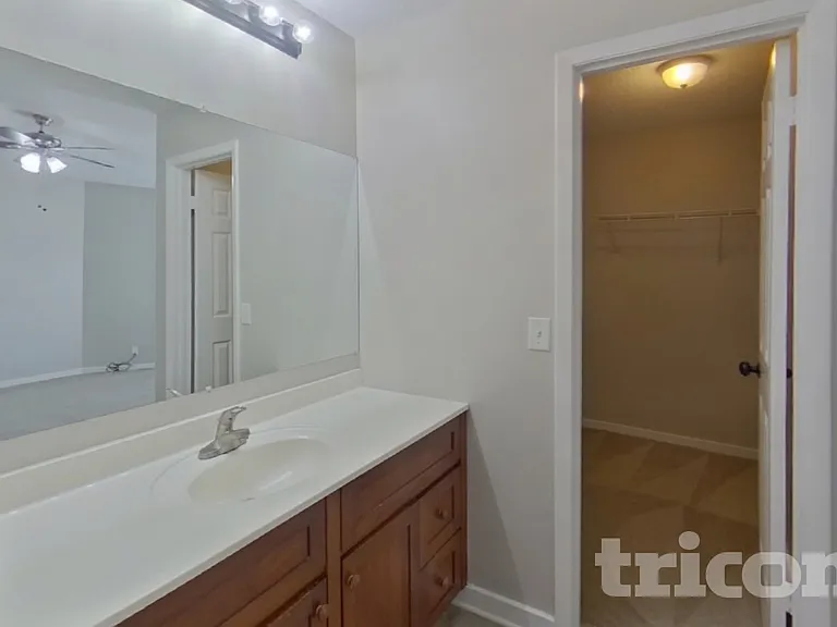 12124 Roundham Ln N — Photo 8