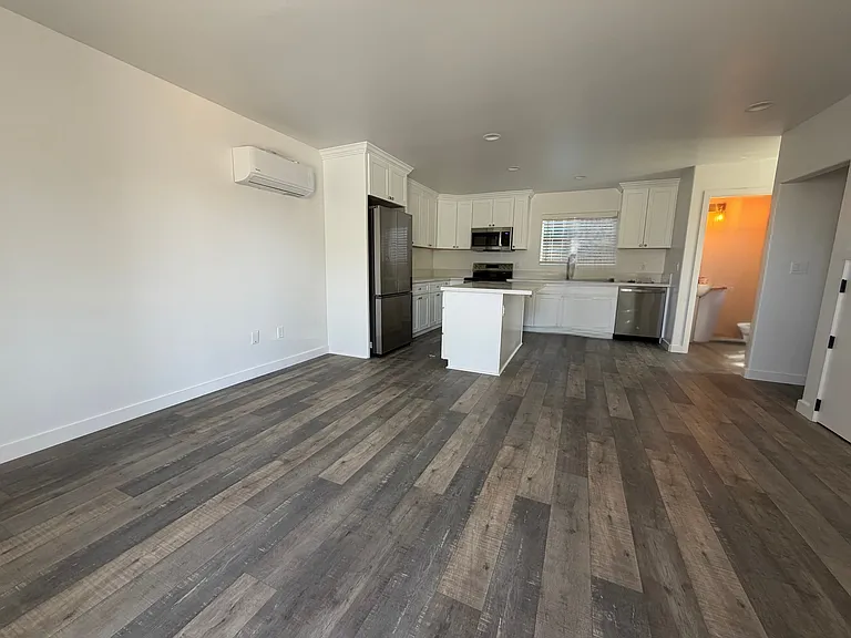2252 Beach St — Photo 6