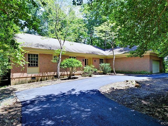 2nd image of 102 Lake Dr