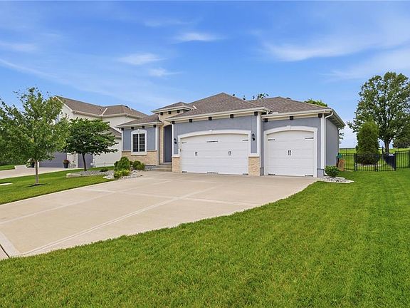 3rd image of 4520 SW Nautilus Pl