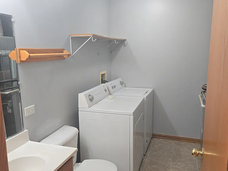 1000 Bratton Ave #7 — Photo 4