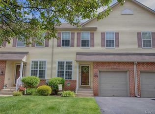 7657 Cross Creek Cir, Breinigsville, PA 18031