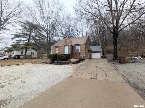 1905 E Washington St, East Peoria, IL 61611