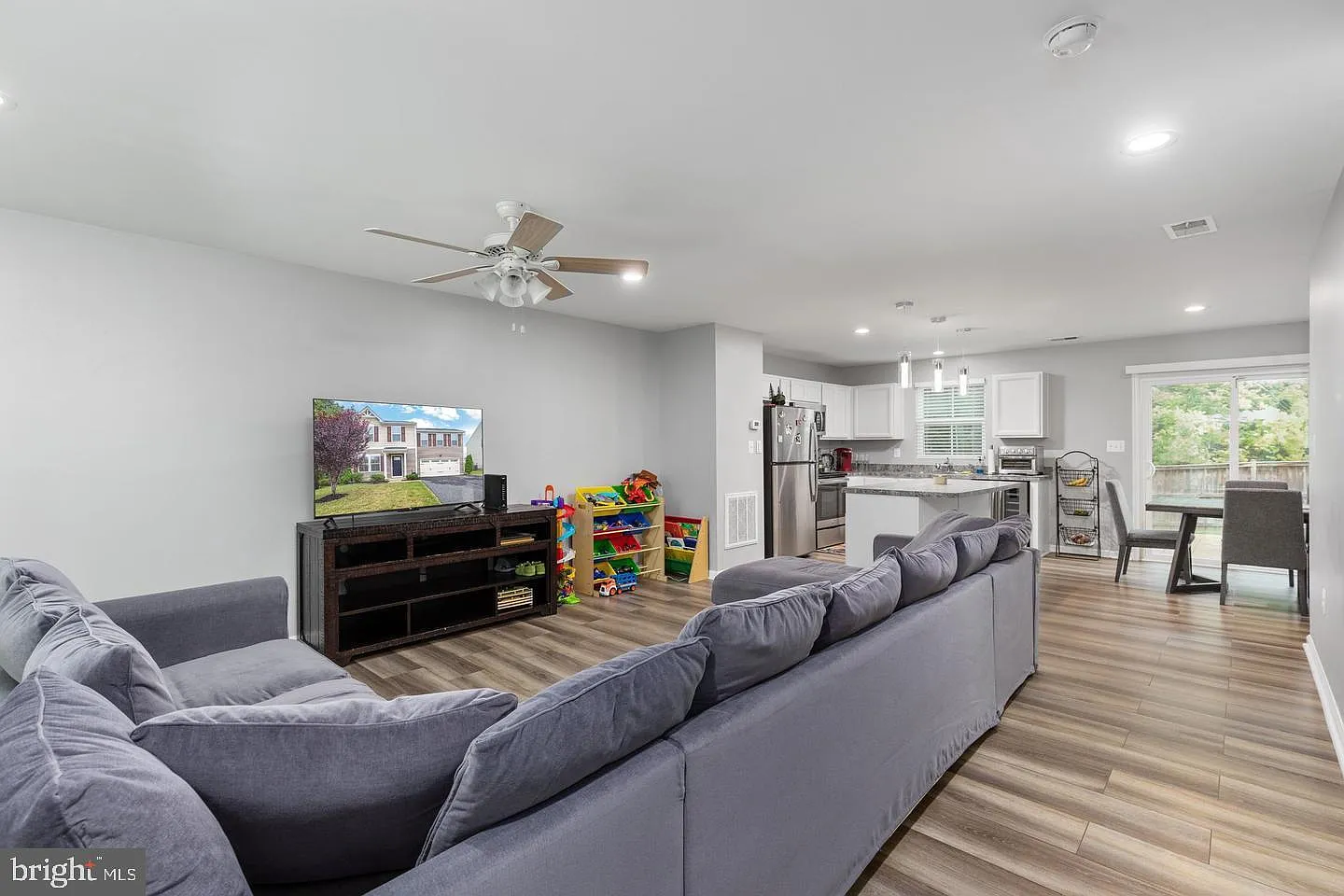 4 bed, 2.5 bath, 1680 sqft, $2,900 — Photo 3
