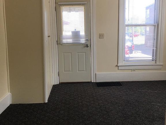 5th image of 225 W Washington Ave APT 1