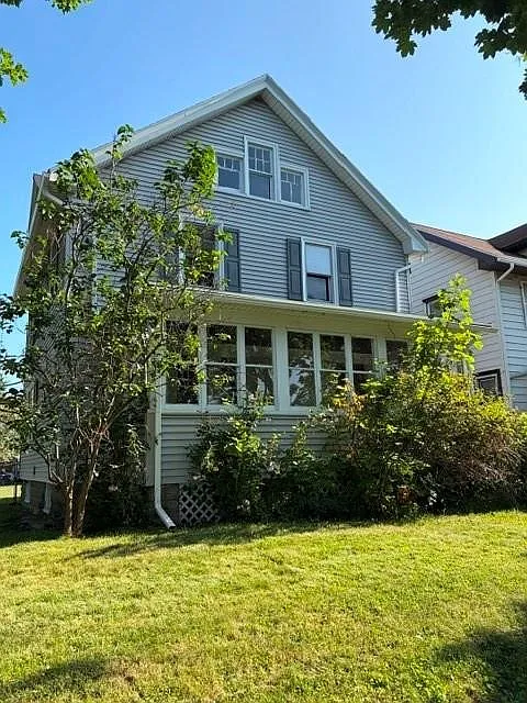 4 bed, 1.5 bath, 1446 sqft, $2,350 — Photo 1
