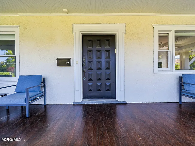 125 Cedar Ave — Photo 16