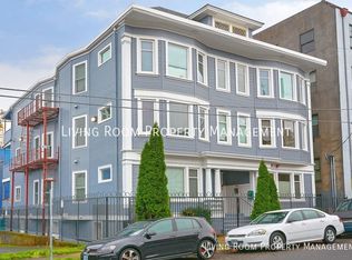 1714 NW Couch St APT 16, Portland, OR 97209