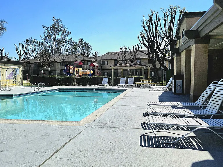 AMBERWOOD APARTMENTS — Photo 28