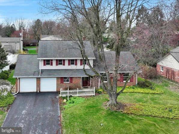 1917 Larchmont Ln, Lancaster, PA 17601