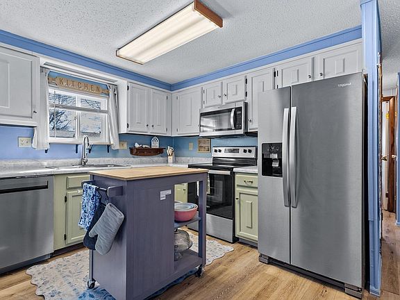 3rd image of 517 1/2 Centennial Rd