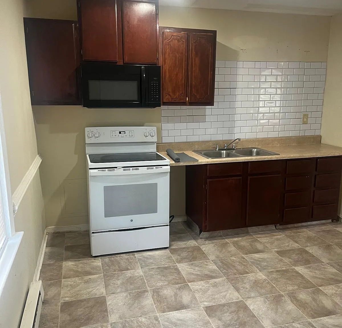 3 bed, 924 sqft, $2,200 — Photo 4