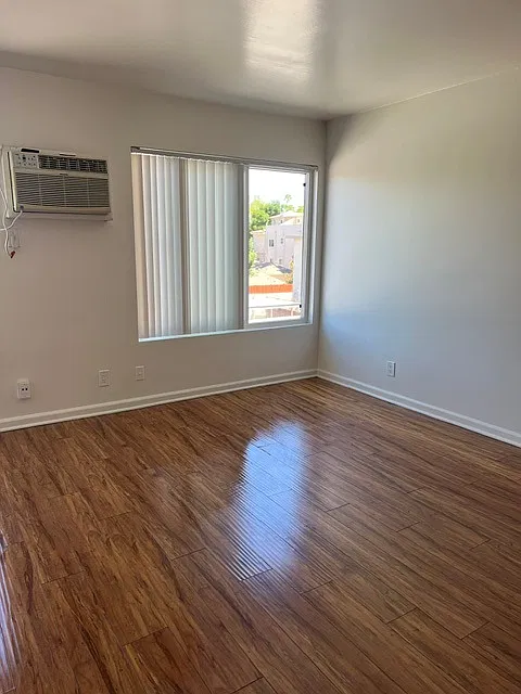 Studio, 500 sqft, $1,555 — Photo 2
