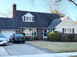 90 Amherst Street, Garden City, NY 11530